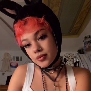 Meet your Posher, Maya